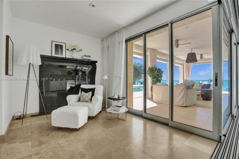 House in Key Biscayne, Florida 7 bedrooms, 468.51 sq.m. № 993587 - photo 14