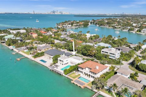 House in Key Biscayne, Florida 7 bedrooms, 468.51 sq.m. № 993587 - photo 1