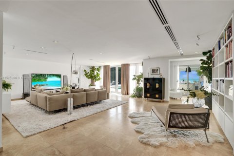 House in Key Biscayne, Florida 7 bedrooms, 468.51 sq.m. № 993587 - photo 5