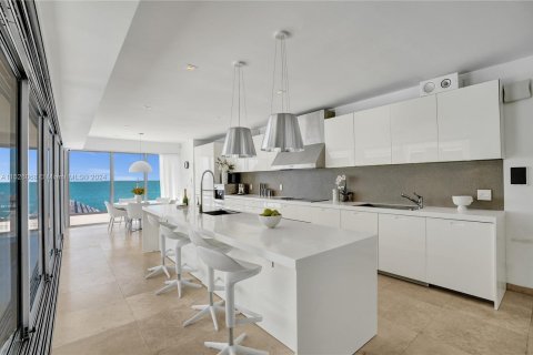 House in Key Biscayne, Florida 7 bedrooms, 468.51 sq.m. № 993587 - photo 12