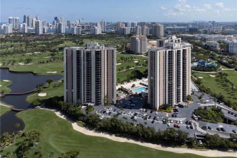 Condominio en venta en Aventura, Florida, 2 dormitorios, 105.72 m2 № 994117 - foto 1