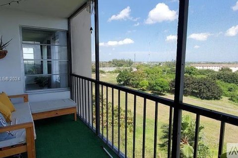 Condominio en venta en Lauderhill, Florida, 2 dormitorios, 104.05 m2 № 1271729 - foto 2