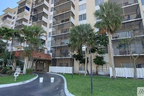 Condominio en venta en Lauderhill, Florida, 2 dormitorios, 104.05 m2 № 1271729 - foto 17