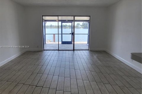 Touwnhouse à vendre à Deerfield Beach, Floride: 2 chambres, 104.05 m2 № 1271726 - photo 15