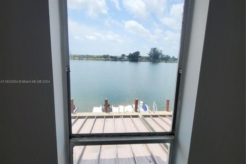 Touwnhouse à vendre à Deerfield Beach, Floride: 2 chambres, 104.05 m2 № 1271726 - photo 8