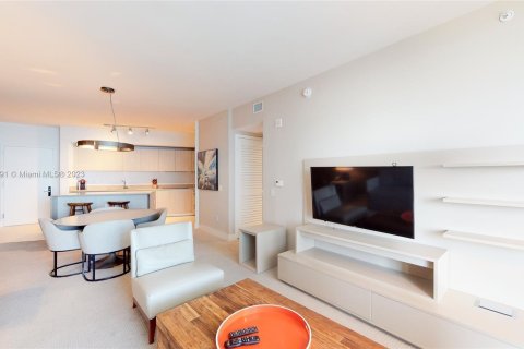 Condo in Hollywood, Florida, 1 bedroom  № 668171 - photo 15