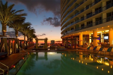 Condo in Hollywood, Florida, 1 bedroom  № 668171 - photo 27