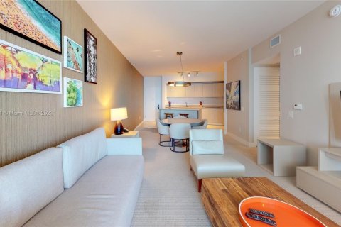 Condo in Hollywood, Florida, 1 bedroom  № 668171 - photo 16