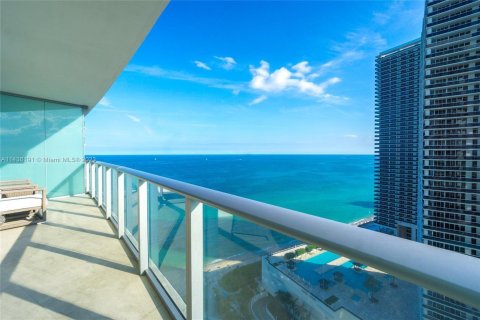 Condo in Hollywood, Florida, 1 bedroom  № 668171 - photo 2