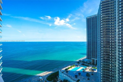 Condo in Hollywood, Florida, 1 bedroom  № 668171 - photo 6