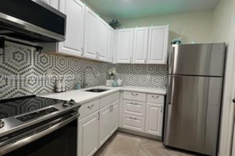 Condo in Oakland Park, Florida, 1 bedroom  № 1374376 - photo 10