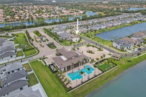 Villa ou maison à vendre à Miramar, Floride: 4 chambres, 251.21 m2 № 1118410 - photo 14