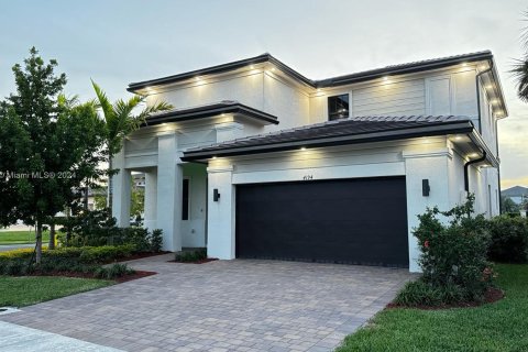 House in Miramar, Florida 4 bedrooms, 251.21 sq.m. № 1118410 - photo 1