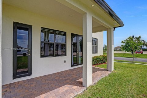 House in Miramar, Florida 4 bedrooms, 251.21 sq.m. № 1118410 - photo 23