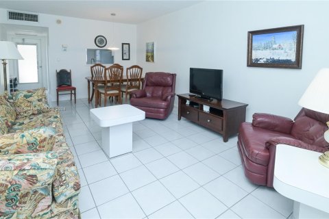 Condominio en venta en Lauderhill, Florida, 1 dormitorio, 63.17 m2 № 1118409 - foto 13