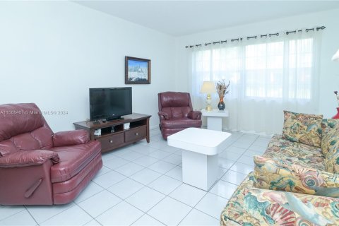 Condominio en venta en Lauderhill, Florida, 1 dormitorio, 63.17 m2 № 1118409 - foto 16