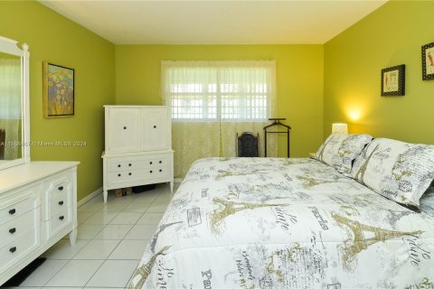 Condo in Lauderhill, Florida, 1 bedroom  № 1118409 - photo 25