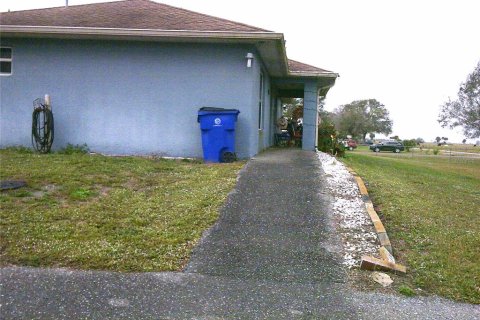 Villa ou maison à vendre à Okeechobee, Floride: 3 chambres, 143.81 m2 № 939523 - photo 4