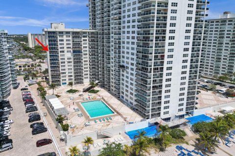 Condo in Fort Lauderdale, Florida, 2 bedrooms  № 1207903 - photo 1