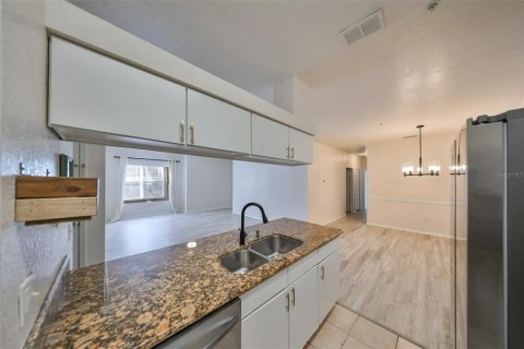 Condo in Tampa, Florida, 2 bedrooms  № 1395657 - photo 12