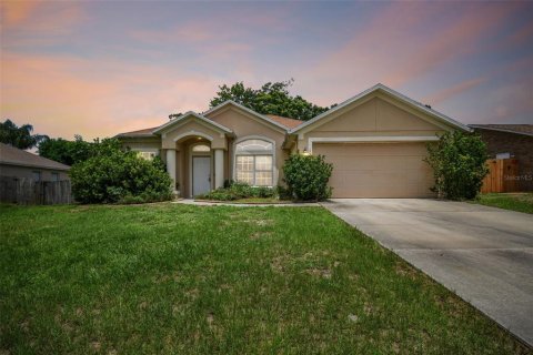 House in Deltona, Florida 4 bedrooms, 192.68 sq.m. № 1300494 - photo 1