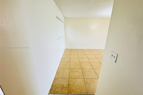Condominio en venta en Oakland Park, Florida, 1 dormitorio, 74.51 m2 № 909540 - foto 11