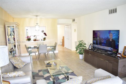 Copropriété à vendre à Tamarac, Floride: 2 chambres, 105.26 m2 № 909502 - photo 13