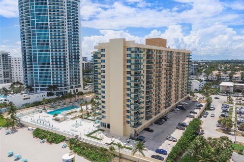 Condominio en venta en Hollywood, Florida, 54.81 m2 № 1129262 - foto 7