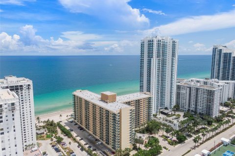 Condominio en venta en Hollywood, Florida, 54.81 m2 № 1129262 - foto 10