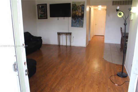 Condo in Miami Gardens, Florida, 2 bedrooms  № 1329033 - photo 3