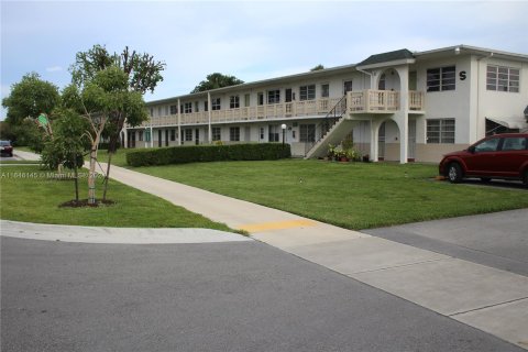 Copropriété à vendre à Miami Gardens, Floride: 2 chambres, 94.02 m2 № 1329033 - photo 1