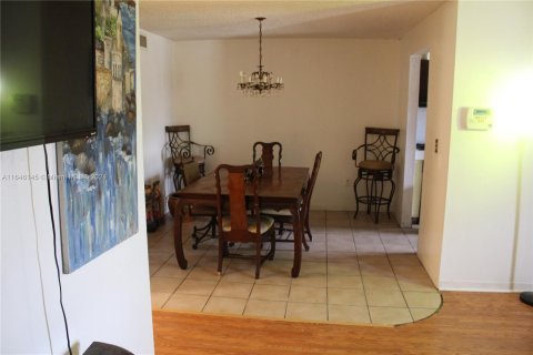 Condo in Miami Gardens, Florida, 2 bedrooms  № 1329033 - photo 4