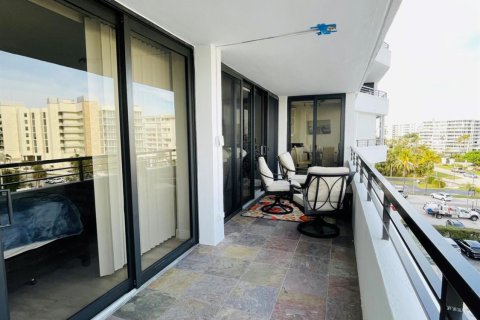 Condo in South Palm Beach, Florida, 2 bedrooms  № 945718 - photo 2