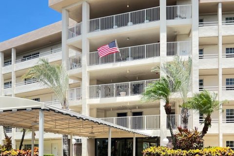 Condo in Pompano Beach, Florida, 2 bedrooms  № 945764 - photo 18