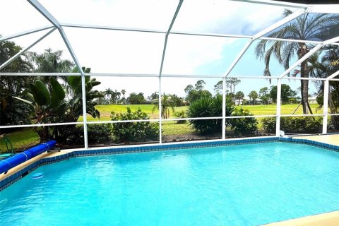 Villa ou maison à vendre à Punta Gorda, Floride: 3 chambres, 161.09 m2 № 1194995 - photo 2