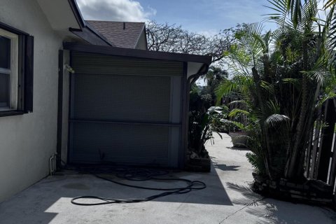 House in Lake Worth, Florida 3 bedrooms, 148.83 sq.m. № 1081684 - photo 28