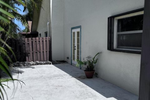 House in Lake Worth, Florida 3 bedrooms, 148.83 sq.m. № 1081684 - photo 26