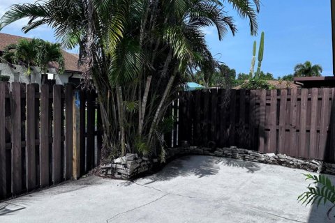 House in Lake Worth, Florida 3 bedrooms, 148.83 sq.m. № 1081684 - photo 3