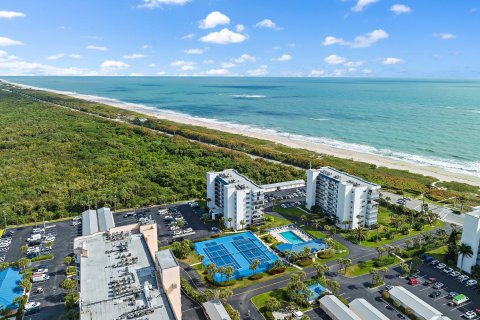 Condo in Hutchinson Island South, Florida, 2 bedrooms  № 1081686 - photo 17