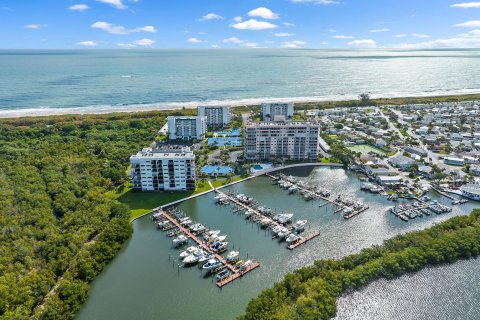 Condo in Hutchinson Island South, Florida, 2 bedrooms  № 1081686 - photo 18