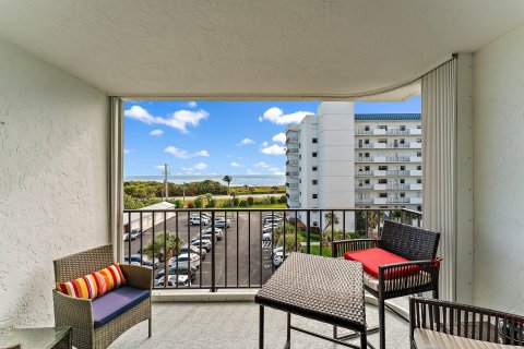 Condo in Hutchinson Island South, Florida, 2 bedrooms  № 1081686 - photo 25