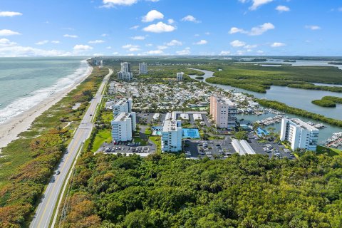 Condo in Hutchinson Island South, Florida, 2 bedrooms  № 1081686 - photo 10