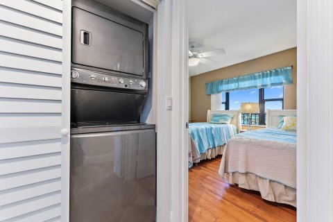 Condo in Hutchinson Island South, Florida, 2 bedrooms  № 1081686 - photo 26