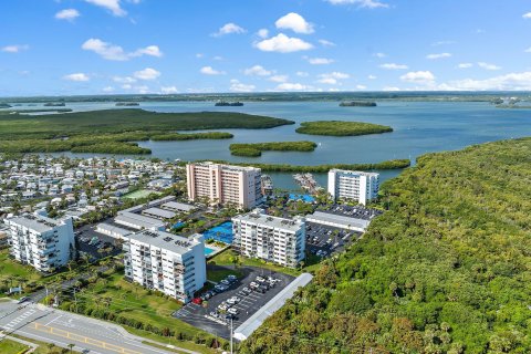 Condo in Hutchinson Island South, Florida, 2 bedrooms  № 1081686 - photo 12