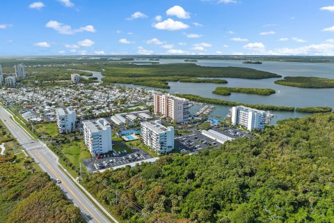 Condo in Hutchinson Island South, Florida, 2 bedrooms  № 1081686 - photo 11