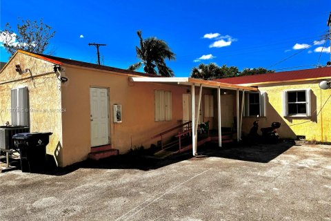 Купить коммерческую недвижимость в Майами-Бич, Флорида № 1151241 - фото 2