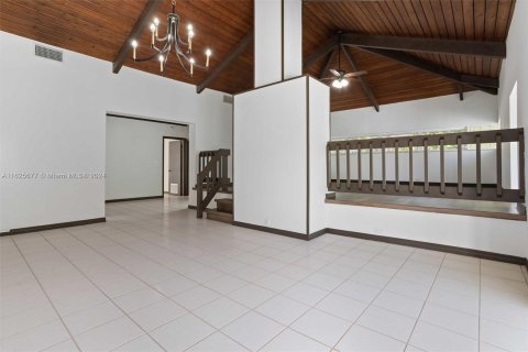 Villa ou maison à vendre à Cutler Bay, Floride: 5 chambres, 274.99 m2 № 1291034 - photo 5