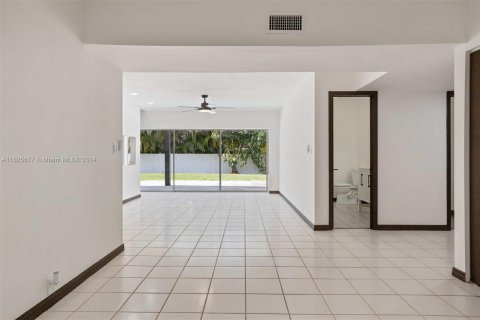 Villa ou maison à vendre à Cutler Bay, Floride: 5 chambres, 274.99 m2 № 1291034 - photo 13