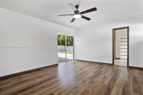 Villa ou maison à vendre à Cutler Bay, Floride: 5 chambres, 274.99 m2 № 1291034 - photo 18