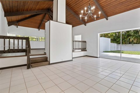 Villa ou maison à vendre à Cutler Bay, Floride: 5 chambres, 274.99 m2 № 1291034 - photo 4